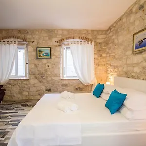 https://apartment-toma-trogir.hotels-in-trogir.com