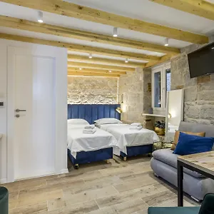 Miara Luxury Split